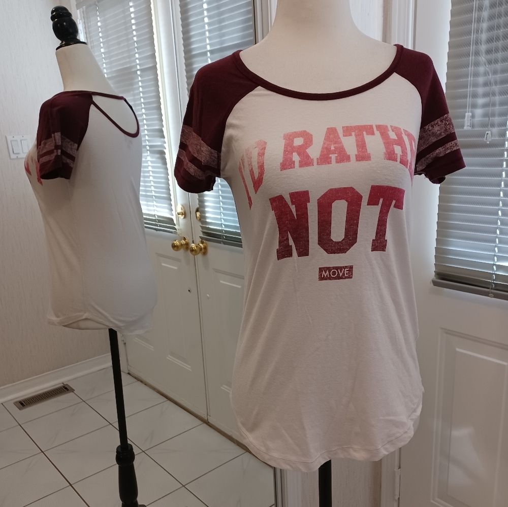 4/$40 White & Burgundy Tee - Size Small